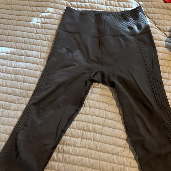 Lululemon atlética capri leggins - Picture 3 of 4